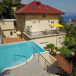 Atta Apartmán